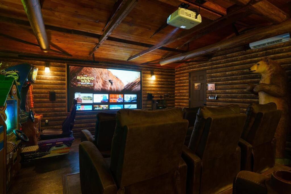 Great Outdoors: Arcade, Golf, Theater, Sauna @more Holiday home