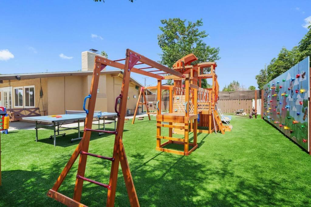 Great Outdoors: Arcade, Golf, Theater, Sauna @more