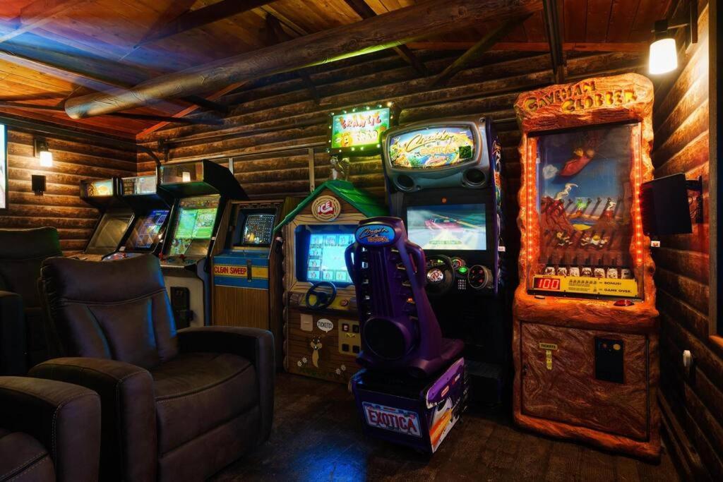 Holiday home Great Outdoors: Arcade, Golf, Theater, Sauna @more *