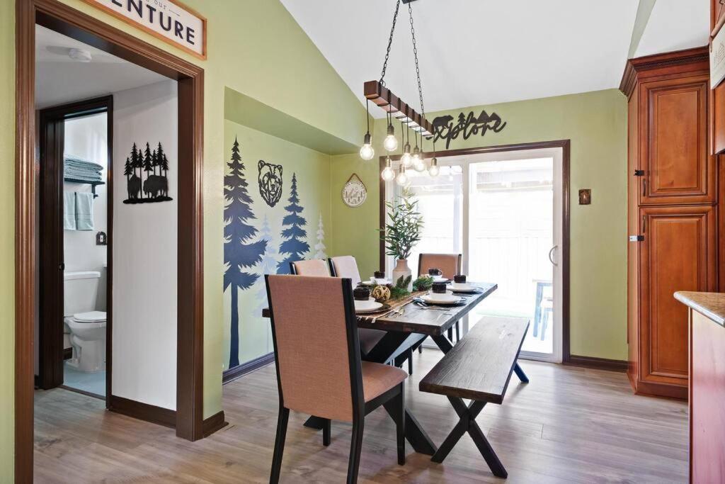 Great Outdoors: Arcade, Golf, Theater, Sauna @more * Garden Grove