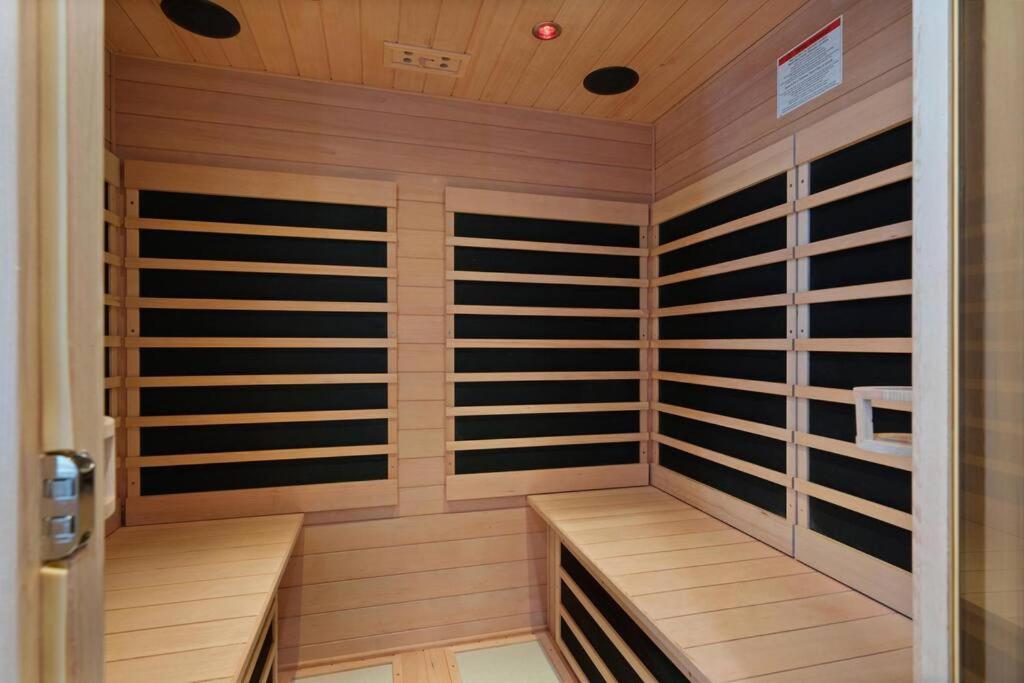 Great Outdoors: Arcade, Golf, Theater, Sauna @more Garden Grove