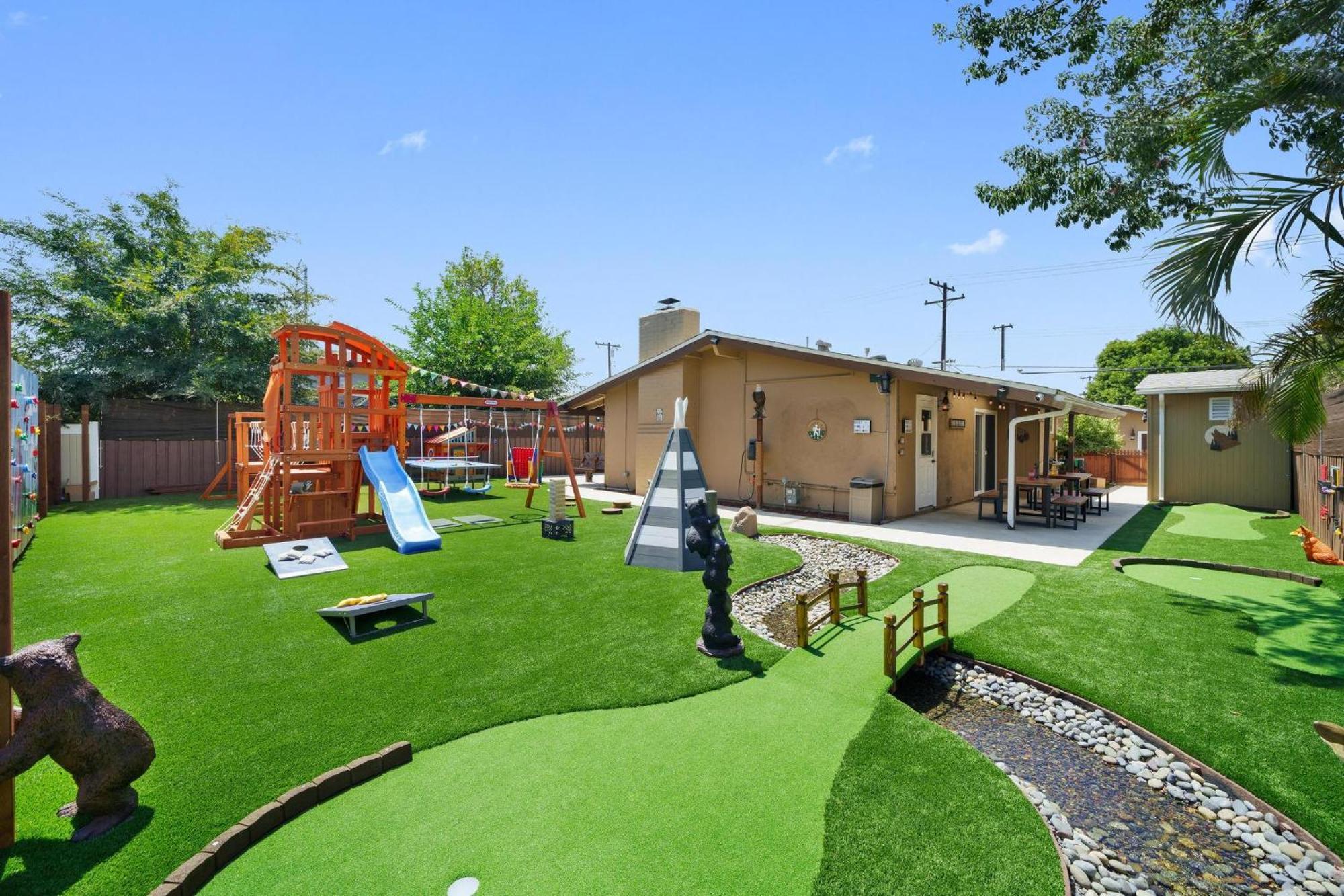 Great Outdoors: Arcade, Golf, Theater, Sauna @more Holiday home *