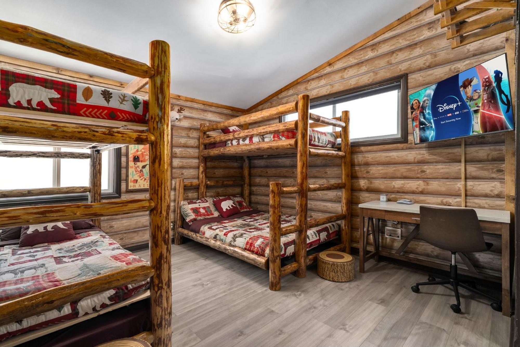 Great Outdoors: Arcade, Golf, Theater, Sauna @more * Garden Grove